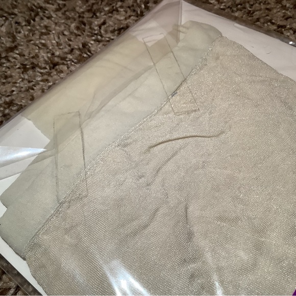 On The Go! ultra ultra sheer control top pantyhose, color off white, size: 2 - Picture 9 of 12